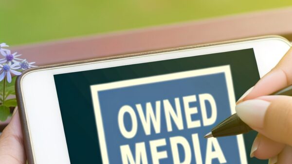 LLMO時代のオウンドメディア戦略とは？SEOの先にある「文脈」と「信頼」でAIに選ばれる方法